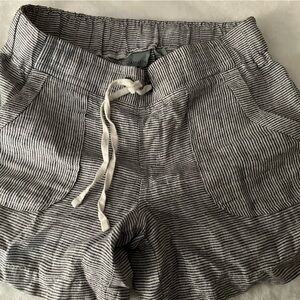 Athleta pin striped shorts size 2